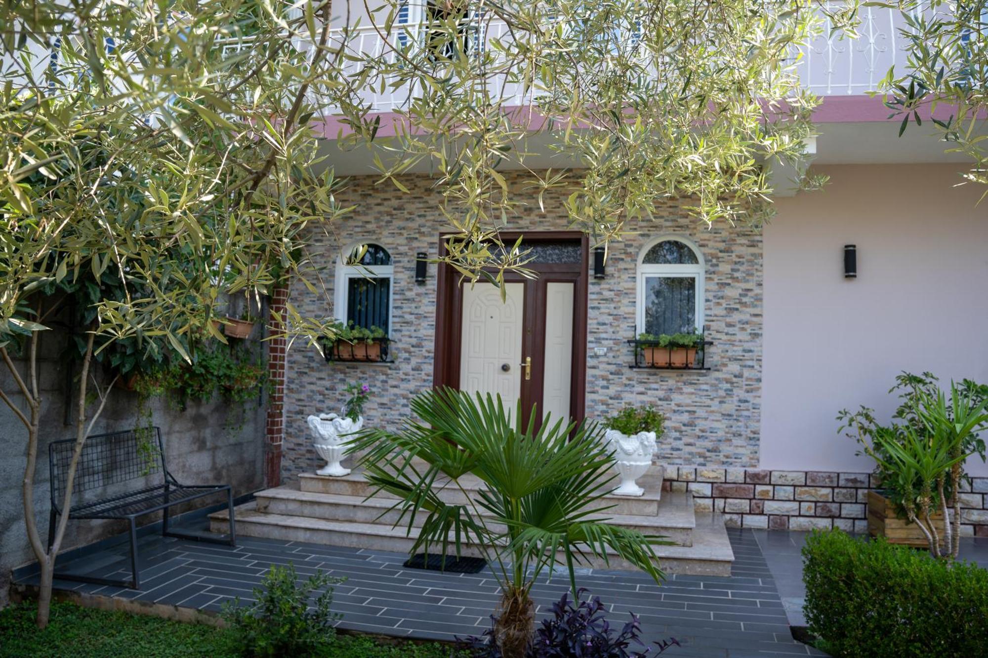 Alesio Guest House กรูเยอ ภายนอก รูปภาพ