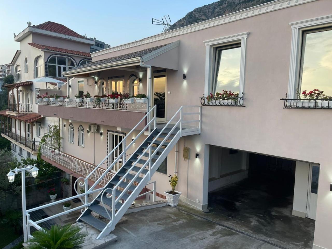 Alesio Guest House กรูเยอ ภายนอก รูปภาพ