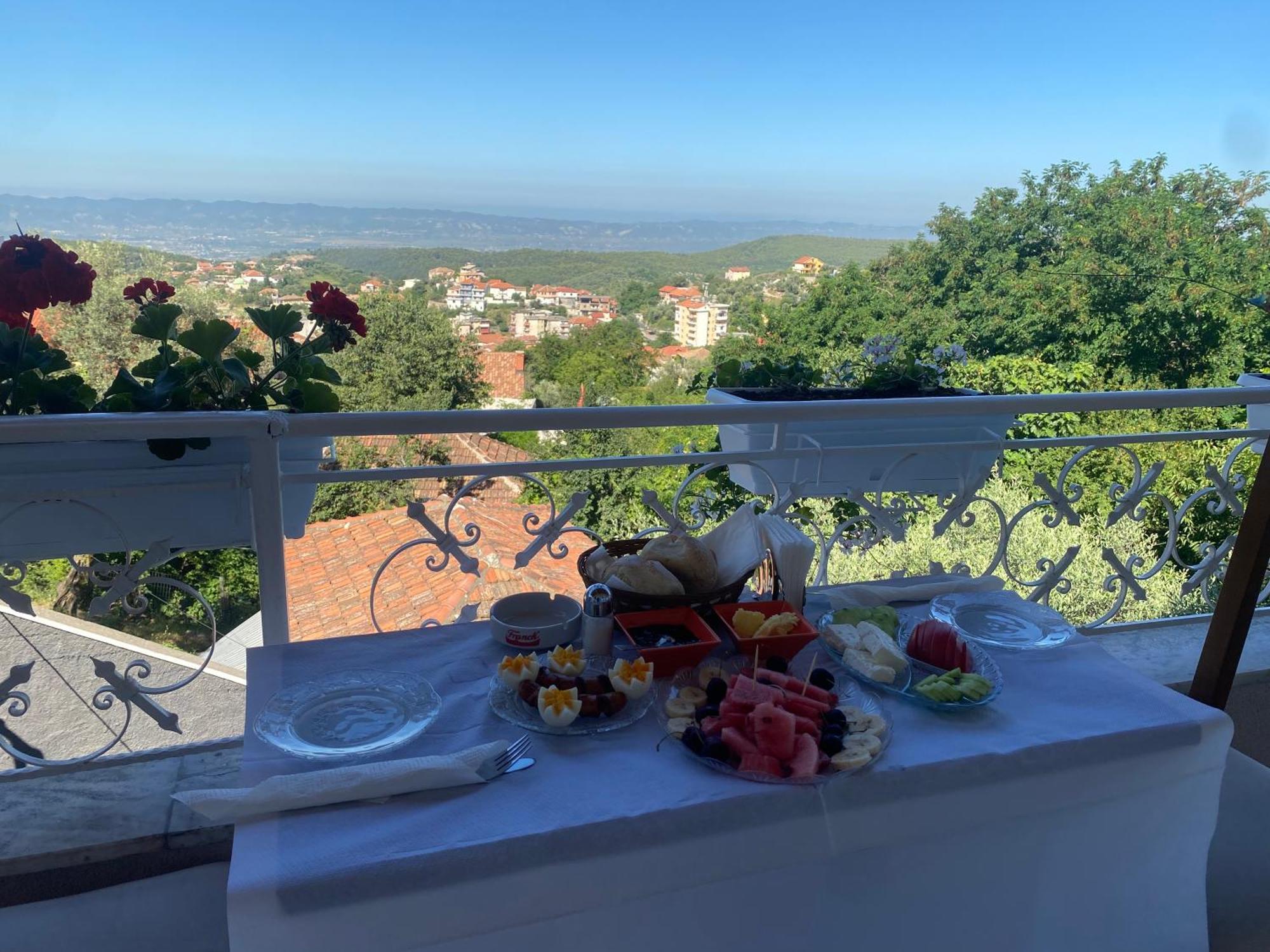 Alesio Guest House กรูเยอ ภายนอก รูปภาพ