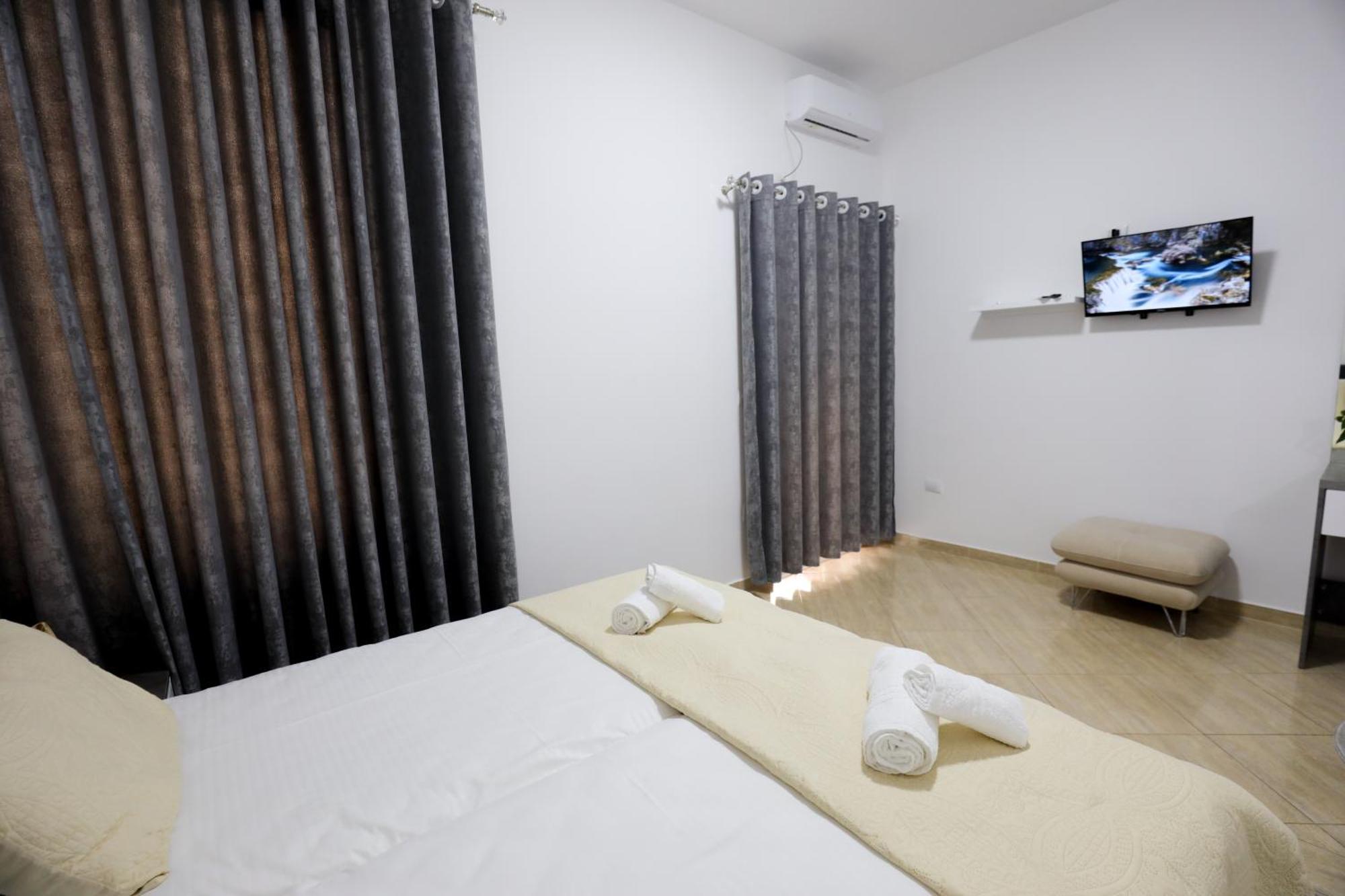 Alesio Guest House กรูเยอ ภายนอก รูปภาพ