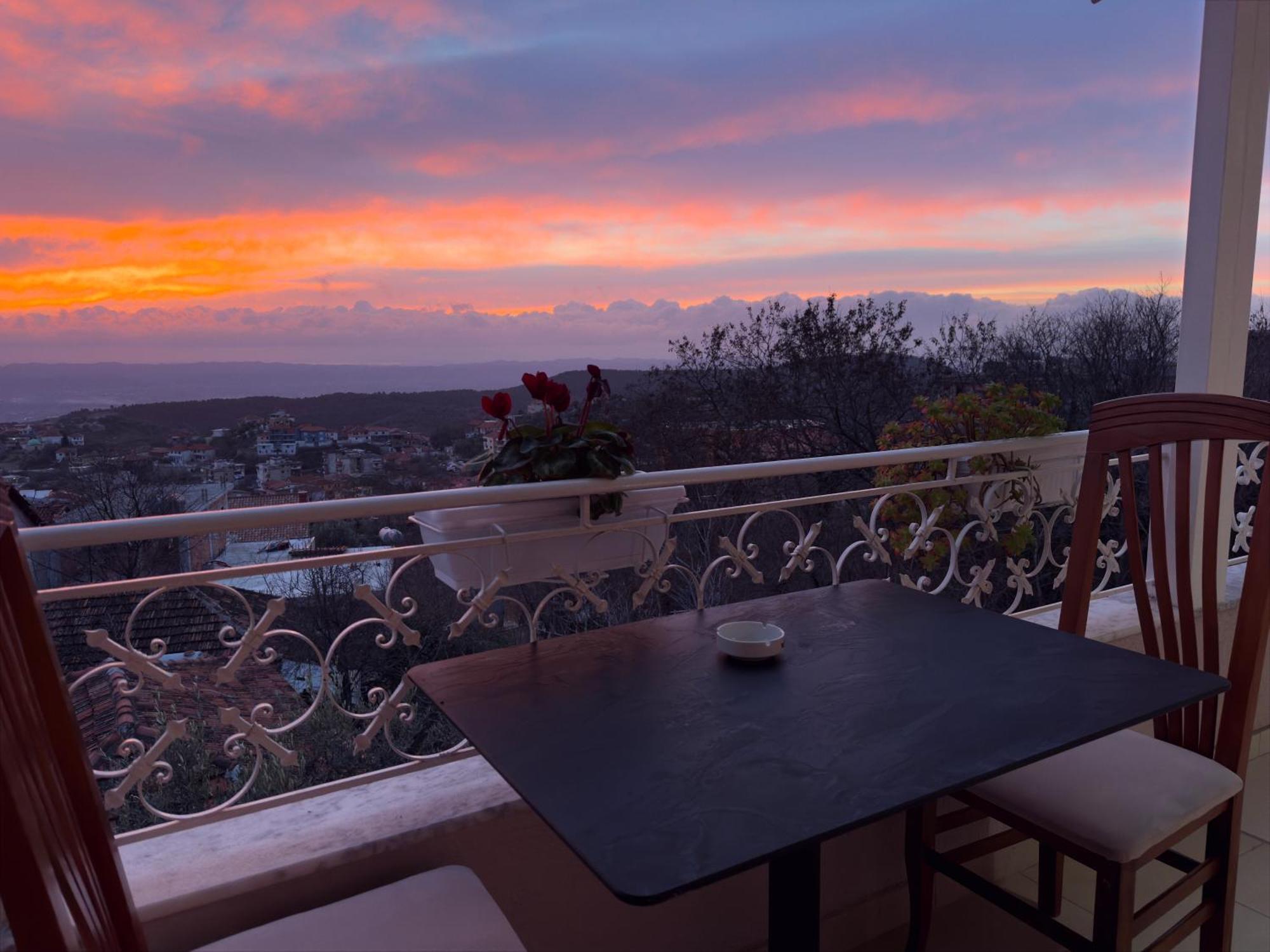 Alesio Guest House กรูเยอ ภายนอก รูปภาพ